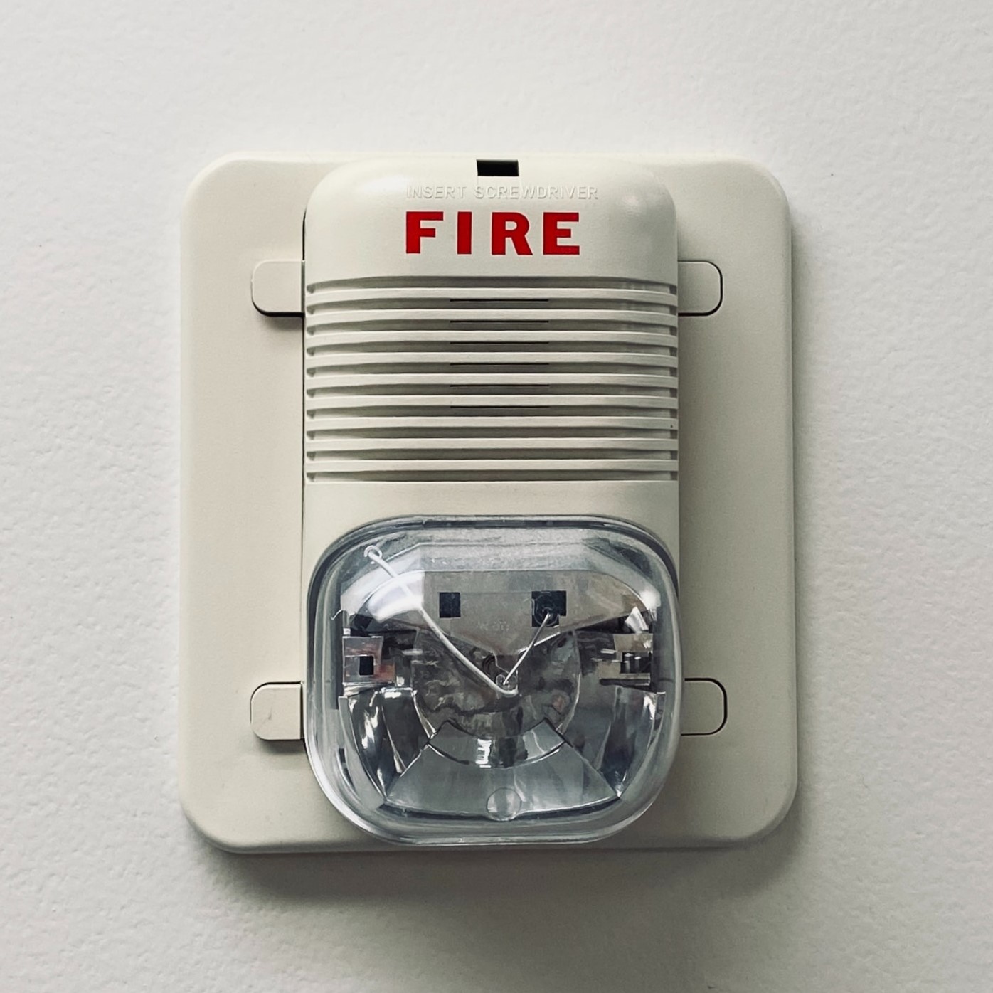 photo of a smoke detector